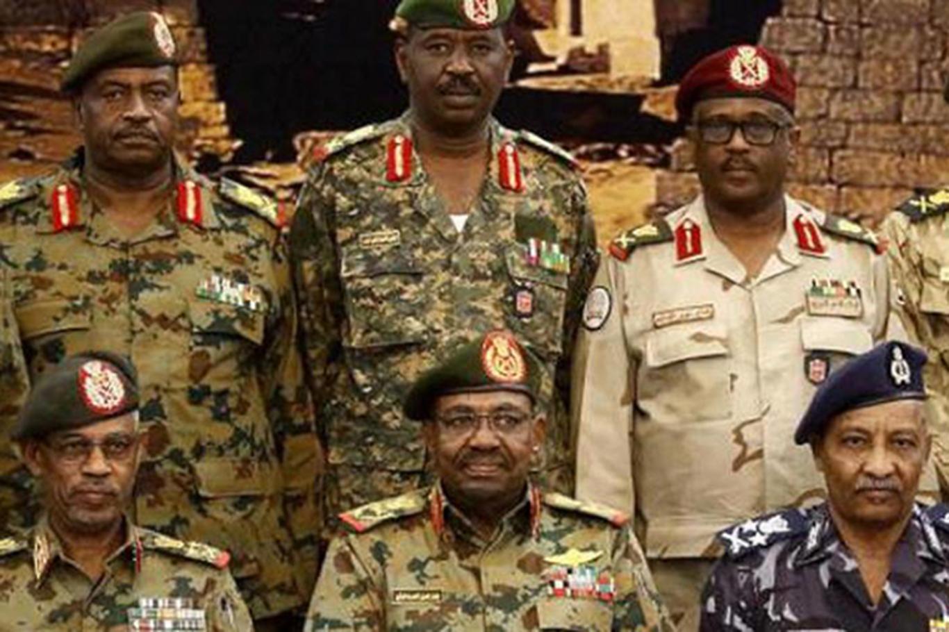 Sudan'da ordu devlet televizyonu binasına girdi